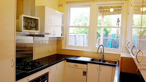 Deco Family House - Kalgoorlie Accommodation 4