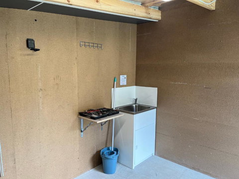 Derby Digs Cabin - Kalgoorlie Accommodation 4