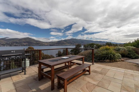 Derwent River Cottage - Tranquil Waterfront Living - Kalgoorlie Accommodation 2