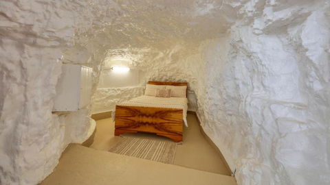 Desert Hideaway - Underground Living - White Cliffs - Kalgoorlie Accommodation 2