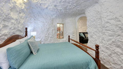 Desert Hideaway - Underground Living - White Cliffs - Kalgoorlie Accommodation 4