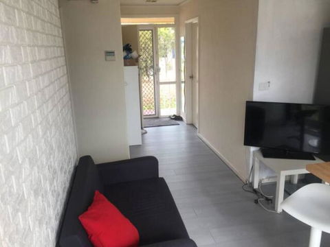 Dana-Private Room In A Shared House-Close To City & ANU-2 - Kalgoorlie Accommodation 3