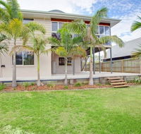 29 Cypress Avenue - Rainbow Beach Close to the beach with a pool