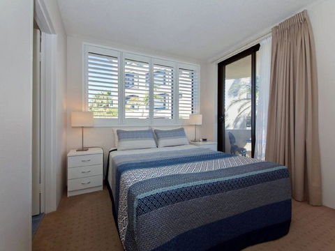 3 'COLUMBIA', 12 COLUMBIA CLOSE - LARGE UNIT WITH FANTASTIC WATER VIEWS - Kalgoorlie Accommodation 2