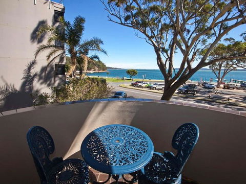 3 'COLUMBIA', 12 COLUMBIA CLOSE - LARGE UNIT WITH FANTASTIC WATER VIEWS - Kalgoorlie Accommodation 0