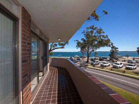 3 'COLUMBIA', 12 COLUMBIA CLOSE - LARGE UNIT WITH FANTASTIC WATER VIEWS - Kalgoorlie Accommodation 1