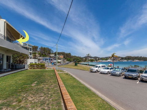 3 'Sunset' 11 Victoria Parade - Stunning Unit Right Across From The Water - Kalgoorlie Accommodation 0