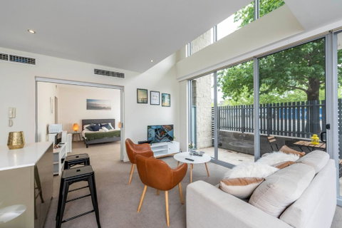 3 BDR Stylish City Retreat // Close To All And Everything In Canberra - Kalgoorlie Accommodation 2
