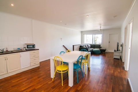 3 Bedroom Apartment / Spence St - Kalgoorlie Accommodation 3