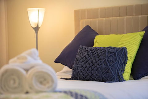3 Bedroom Ultimate Luxury Waterfront - Kalgoorlie Accommodation 2
