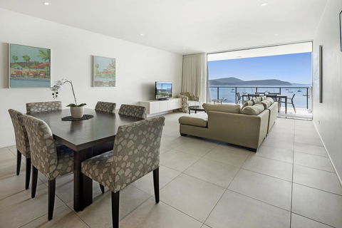 3 Bedroom Ultimate Luxury Waterfront - Kalgoorlie Accommodation 3