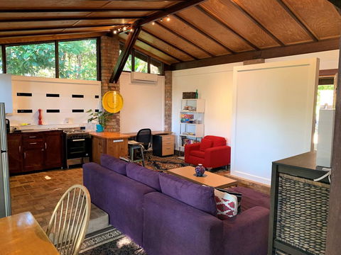 305 Montville - The Artist's Cottage - Kalgoorlie Accommodation 1