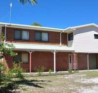 31 Bombala Crescent - Two storey home with covered outdoor deck fully fenced backyard. Pet friendly