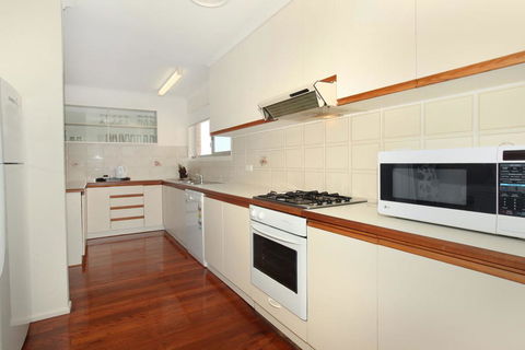 32 Barra Crescent, Coolum Beach. Bond 500, FOXTEL, WIFI, Linen Supplied - Kalgoorlie Accommodation 3