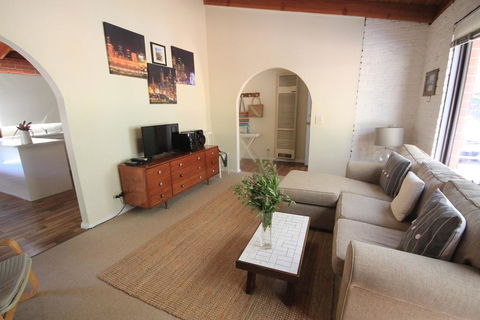 32 Owarra Street - Kalgoorlie Accommodation 3