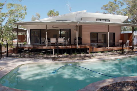 33 Esprit Drive - Rainbow Shores, Style, Comfort And Relaxation, Pets Welcome, Pool - Kalgoorlie Accommodation 0