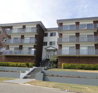 4 'Adriana' 83 Ronald Avenue - open plan living with backyard - Kalgoorlie Accommodation