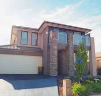 4 Bed 2 And A Half Bath Luxury Villa in Point Cook - Kalgoorlie Accommodation