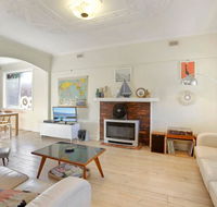 4 MONTROSE AVE - retro home in the heart of town - Kalgoorlie Accommodation