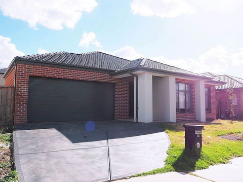 5 Bed 2 Bath Big House - Kalgoorlie Accommodation 0