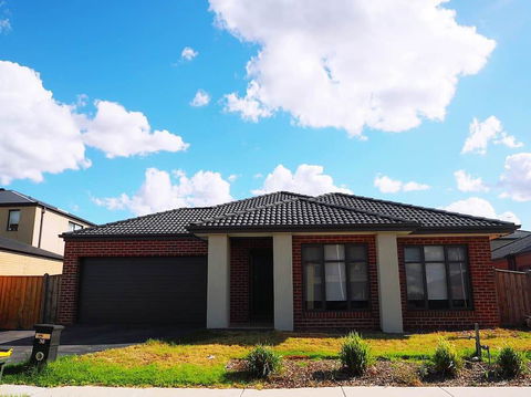 5 Bed 2 Bath Big House - Kalgoorlie Accommodation 1