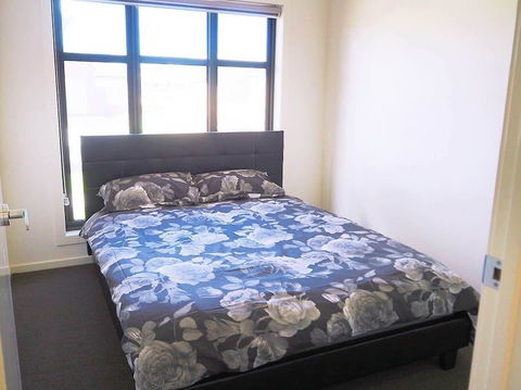 5 Bed 2 Bath Big House - Kalgoorlie Accommodation 2