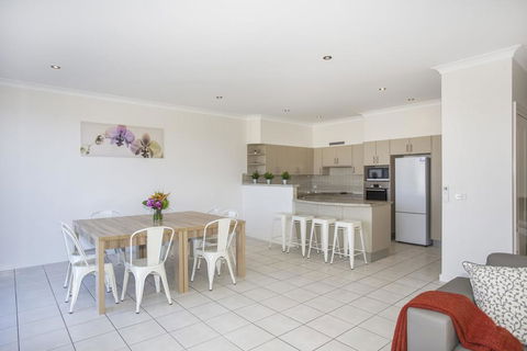 5/14 Dolphin St- Dolphin 5 At Ulladulla - Kalgoorlie Accommodation 3