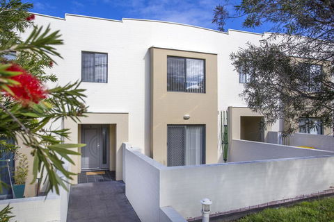 5/14 Dolphin St- Dolphin 5 At Ulladulla - Kalgoorlie Accommodation 0