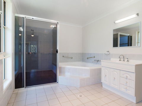 51 Rigney Street - Pet Friendly House With Aircon - Kalgoorlie Accommodation 3