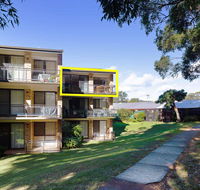 54 'Bay Parklands' 2 Gowrie Avenue - air con pool tennis courtchild friendly - Kalgoorlie Accommodation