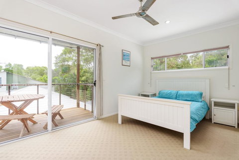 6 Ibis Court - Modern Tropical Family Home With Inground Swimming Pool & Outdoor Entertaining Area - Kalgoorlie Accommodation 3