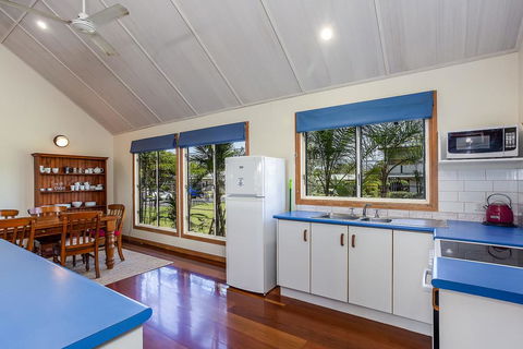 6 Ilmenite Avenue - Coastal Beach Shack Within Walking Distance To Patrolled Beach And CBD, - Kalgoorlie Accommodation 1