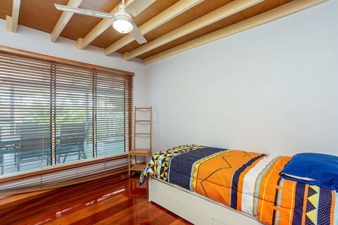 6 Ilmenite Avenue - Coastal Beach Shack Within Walking Distance To Patrolled Beach And CBD, - Kalgoorlie Accommodation 2