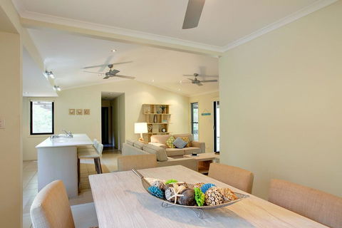 6 Orania Court - Rainbow Shores, Absolutely Gorgeous Beach Side Property Within 200 Metres Walk To The Beach - Kalgoorlie Accommodation 2