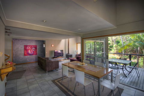 6 Satinwood Drive - Rainbow Shores, Stylish Beach House, Free WiFi - Kalgoorlie Accommodation 1