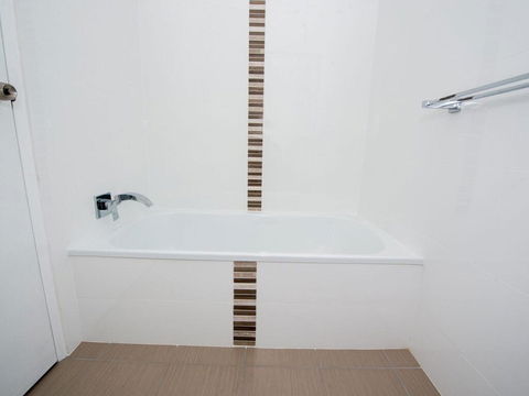 73 'Bay Parklands', 2 Gowrie Avenue - Solar Heated Pool, Spa, Tennis Court & Views - Kalgoorlie Accommodation 3