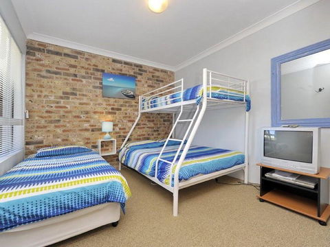 73 'Bay Parklands', 2 Gowrie Avenue - Solar Heated Pool, Spa, Tennis Court & Views - Kalgoorlie Accommodation 1