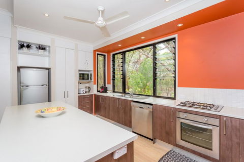 8 Ibis Court - Rainbow Shores, Swimming Pool, Walk To Beach, Executive Beach House - Kalgoorlie Accommodation 3