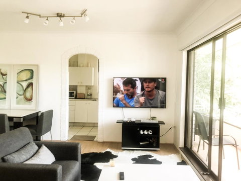 A Jewel Amongst Greenery - Kalgoorlie Accommodation 0