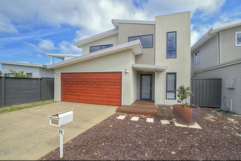 A Little Luxury In Town - Kalgoorlie Accommodation 0