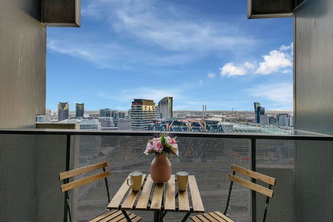 A Modern 2BR CBD Apt, City Views, FREE Parking - Kalgoorlie Accommodation 1