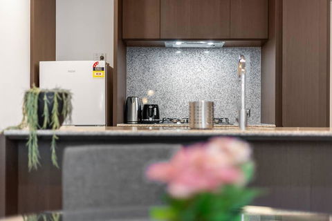 A Modern Apt, 5-min Walk To Queen Victoria Market - Kalgoorlie Accommodation 3