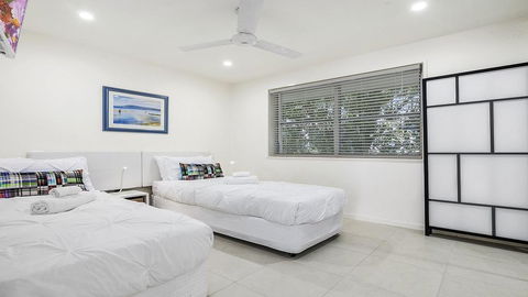 A Stylish Apartment With Noosa Views! - Unit 6 Yaringa 29 Noosa Drive - Kalgoorlie Accommodation 2