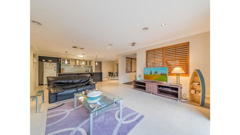 A TOUCH OF CLASS - PET FRIENDLY (OUTSIDE ONLY) - Kalgoorlie Accommodation 2