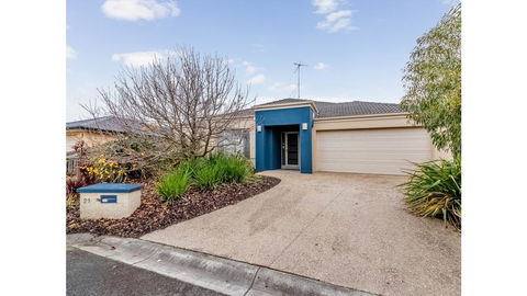 A TOUCH OF CLASS - PET FRIENDLY (OUTSIDE ONLY) - Kalgoorlie Accommodation 0
