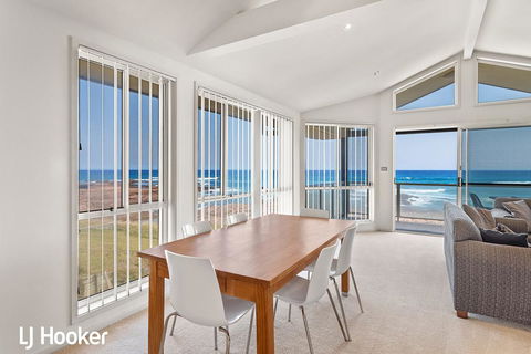 Absolute Waterfront @ Anna Bay - Kalgoorlie Accommodation 3