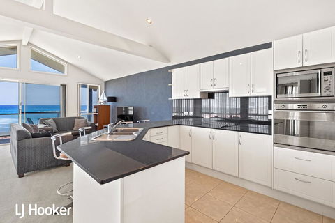 Absolute Waterfront @ Anna Bay - Kalgoorlie Accommodation 1