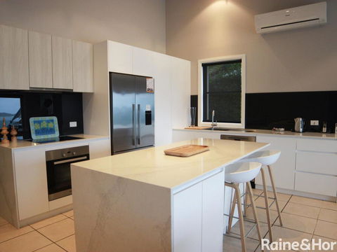 Absolutely Avoca - 114a Avoca Drive, Avoca Beach - Kalgoorlie Accommodation 1