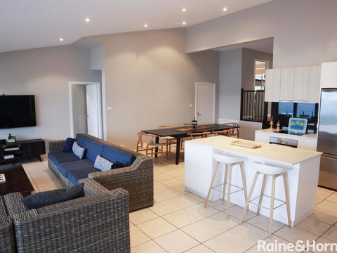 Absolutely Avoca - 114a Avoca Drive, Avoca Beach - Kalgoorlie Accommodation 3