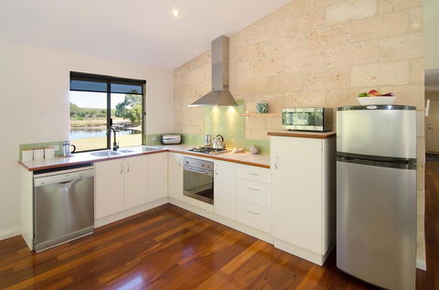 Acacia Chalets Margaret River - Kalgoorlie Accommodation 2